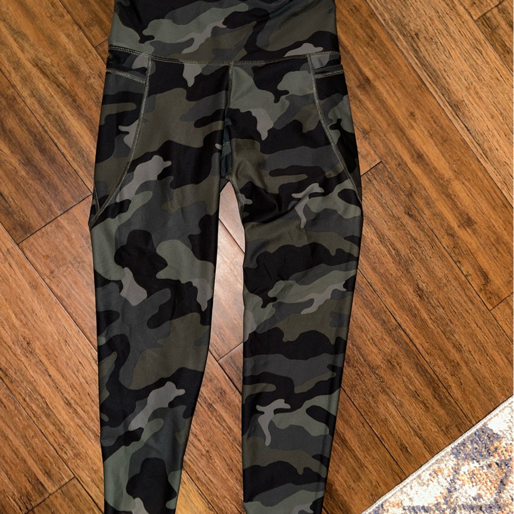 Old navy camo leggings